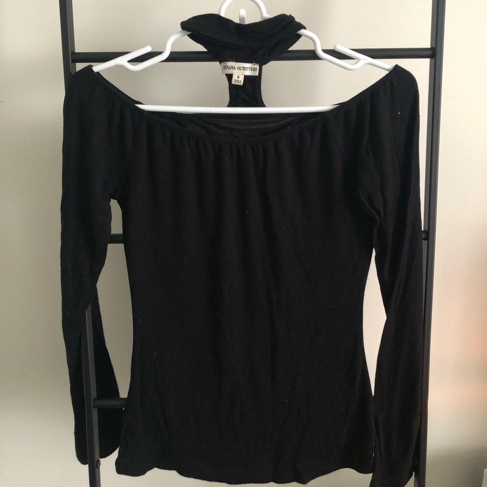 Black Off the Shoulder Long Sleeve, Choker